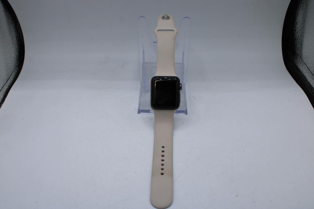 Apple Watch Series 3 (GPS), 38mm Aluminum Case, Band (M/L)