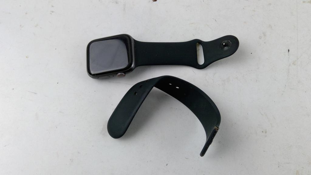 Apple Watch Series 4 Sold For Parts