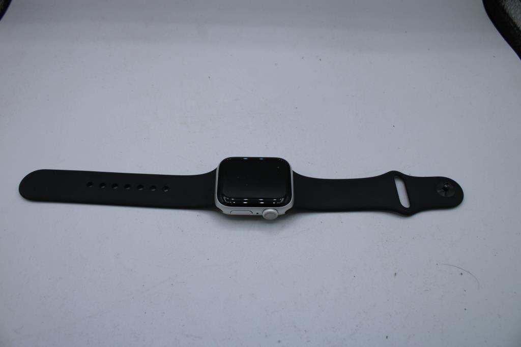 Apple Watch Series 5 (GPS), 40mm Aluminum Case, Band (S/M )