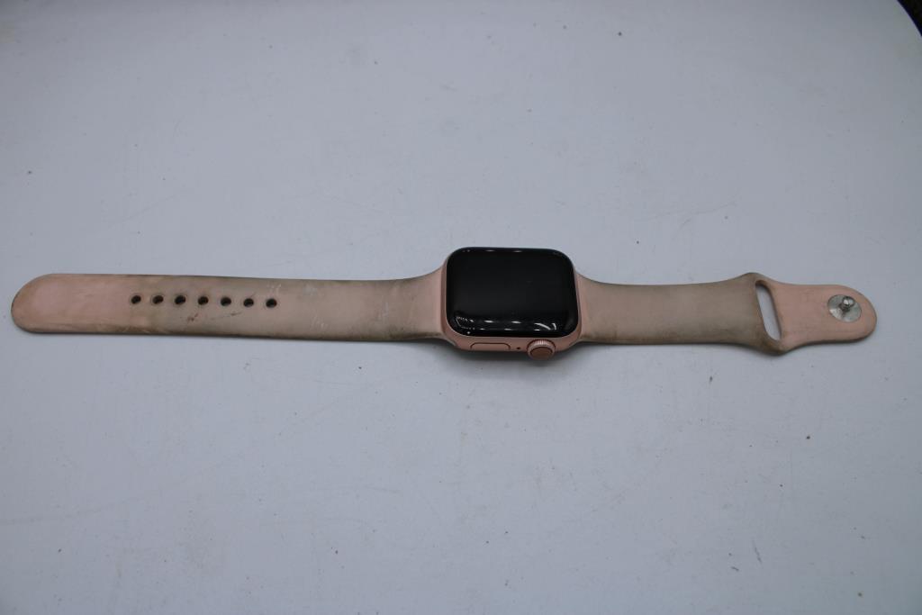 Apple Watch Series 6 (GPS + LTE). 40mm Aluminum Case, Band (M/L)