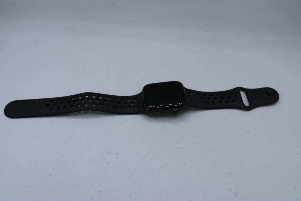 Apple Watch Series 6 Nike (GPS), 40mm Aluminum Case, Band ()