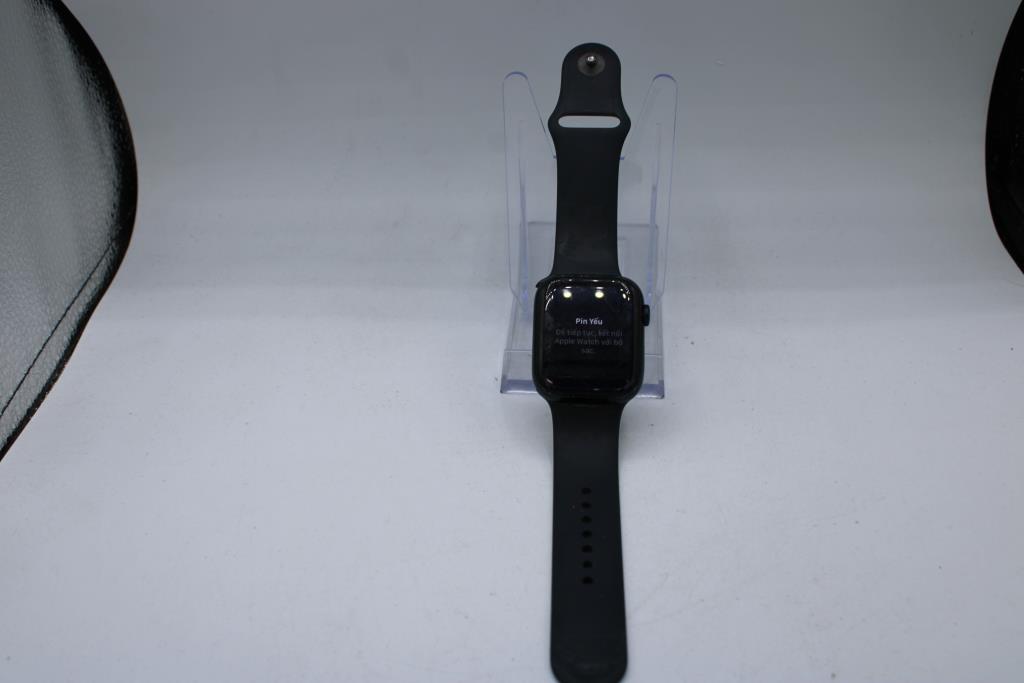 Apple Watch Series 7 (GPS), 45mm Aluminum Case, Band (S/M)