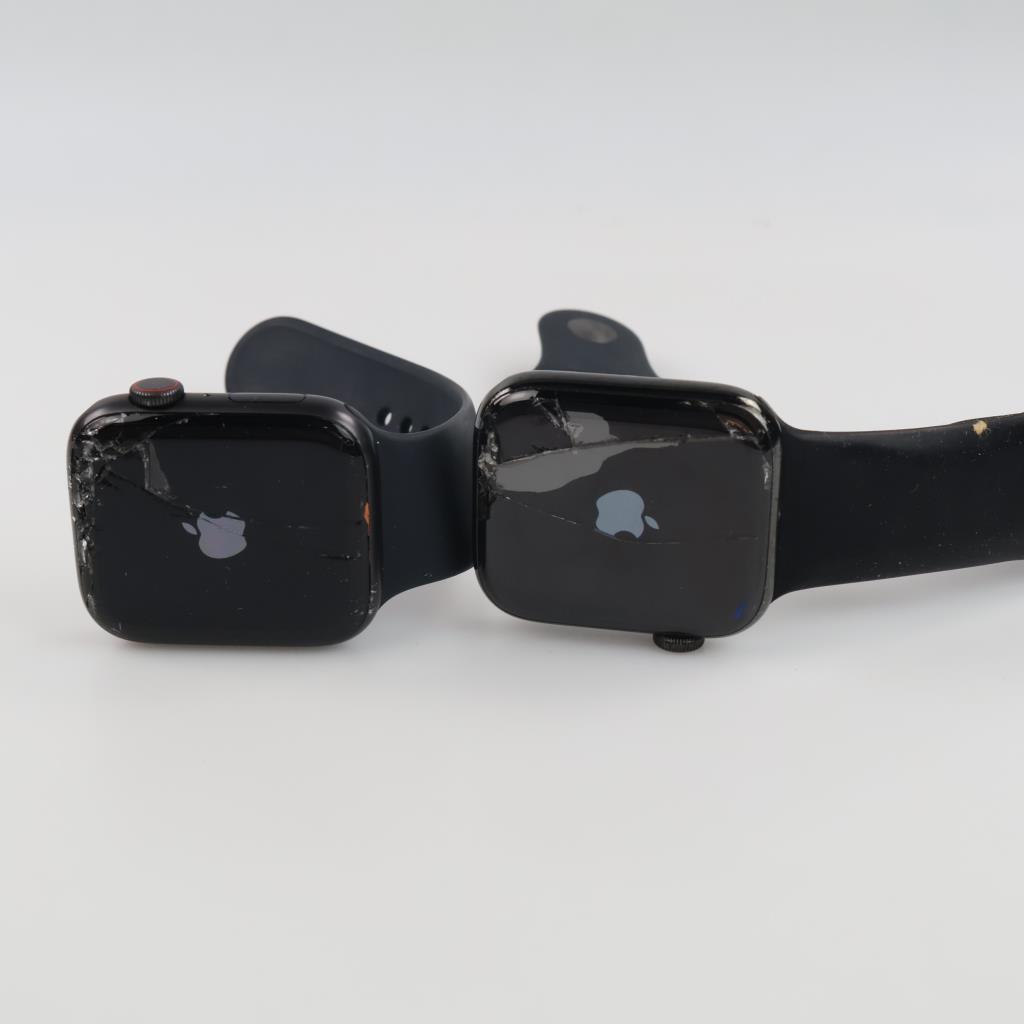Apple Watch Series SE, 4 Sold For Parts, 2 Pieces