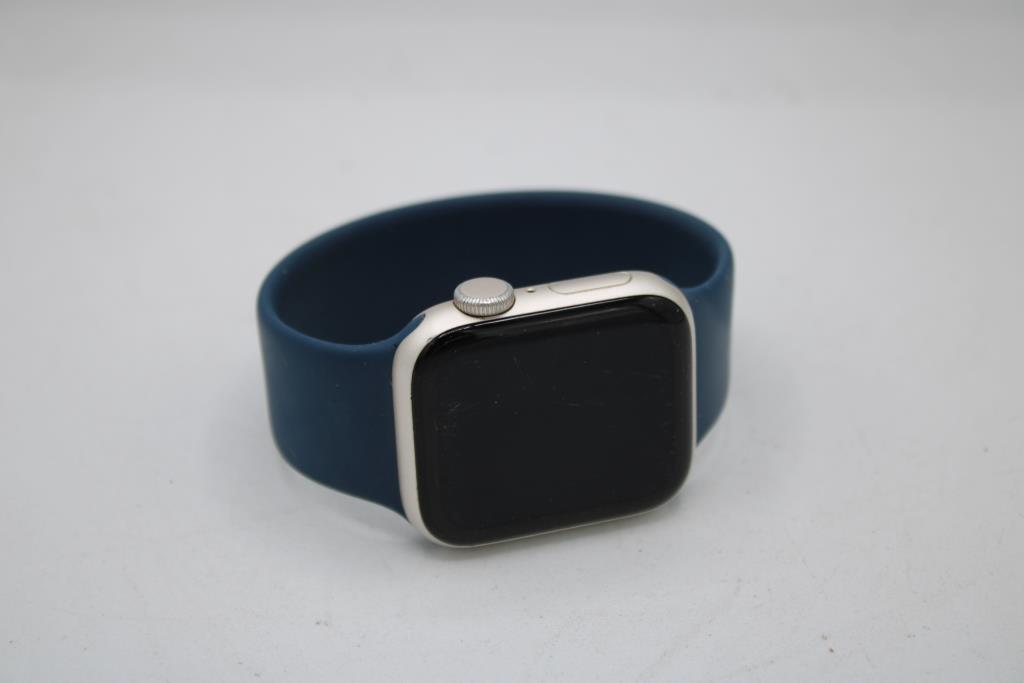 Apple Watch Series SE (GPS), 40mm Aluminum Case, Band  - Locked To Owner - SOLD FOR PARTS ONLY