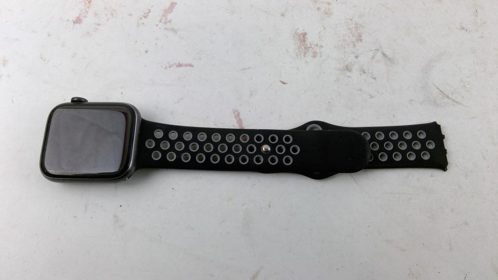 Apple Watch Series SE Sold For Parts