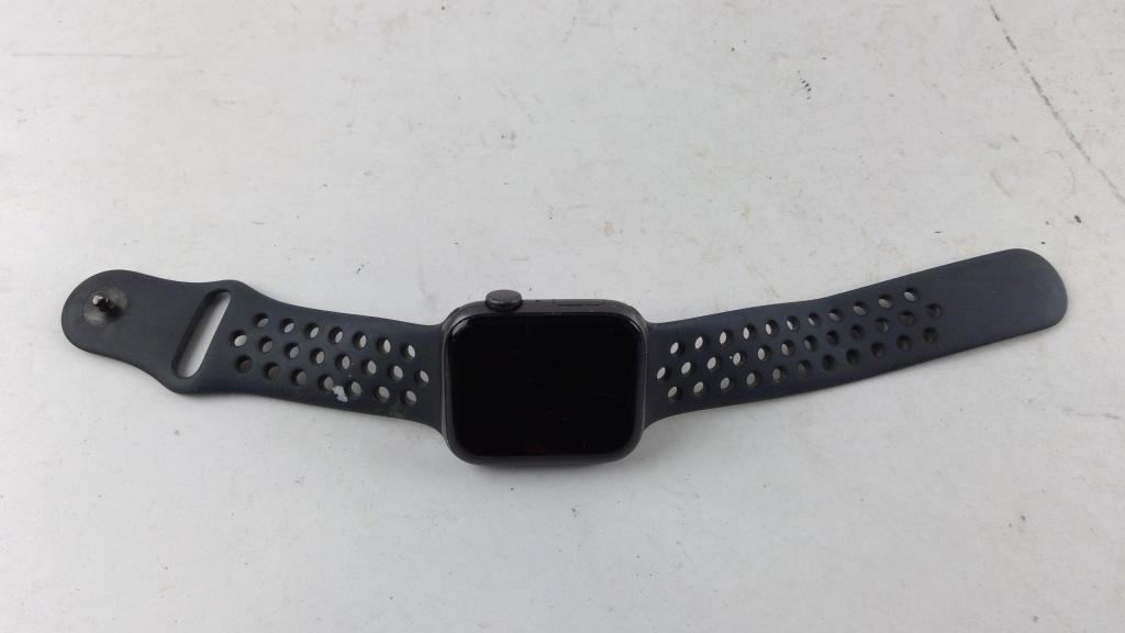Apple Watch Series SE Sold For Parts