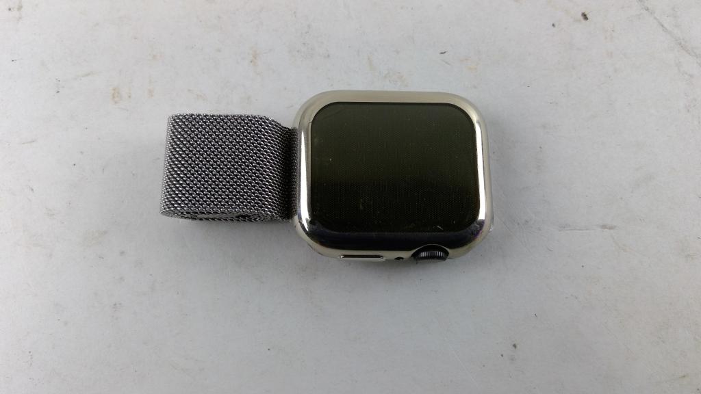 Apple Watch Series SE Sold For Parts