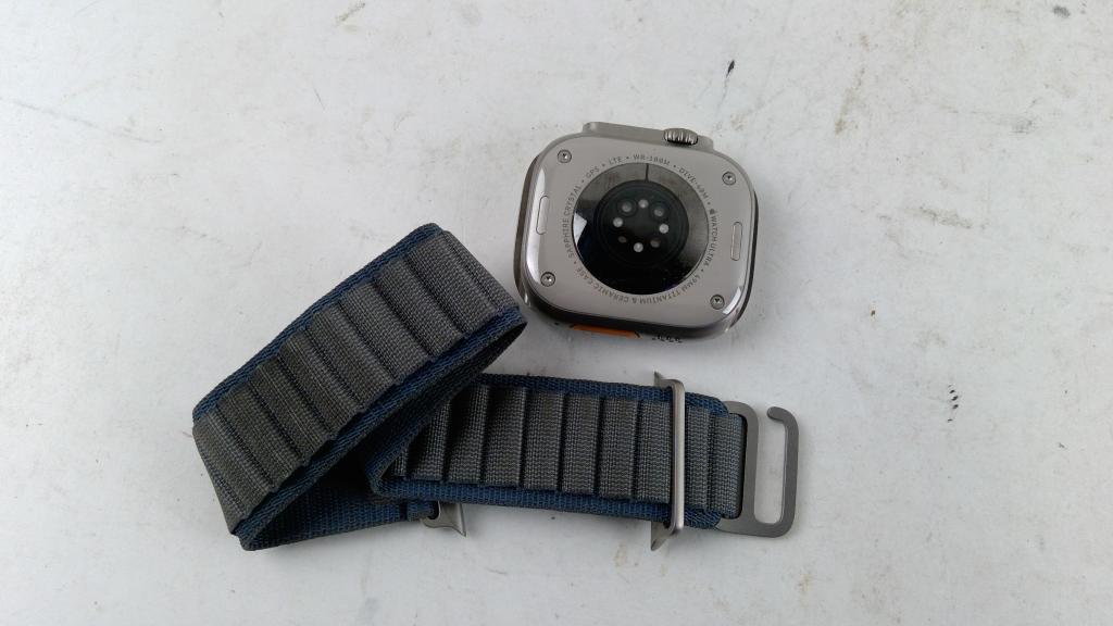 Apple Watch Series SE Sold For Parts