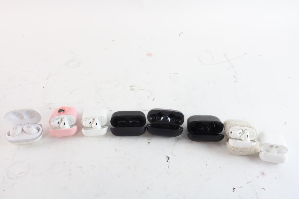 Assorted Earbuds Lot, 5+ Pieces Property Room