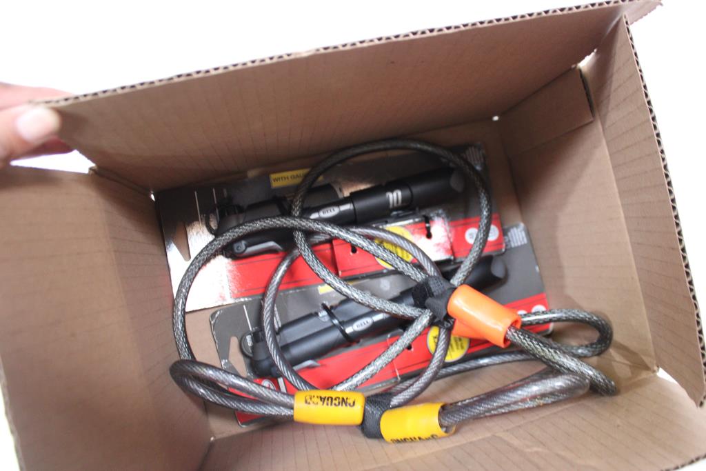 Bell Air Strike 500 Telescoping Frame Pump & Double Loop Cables