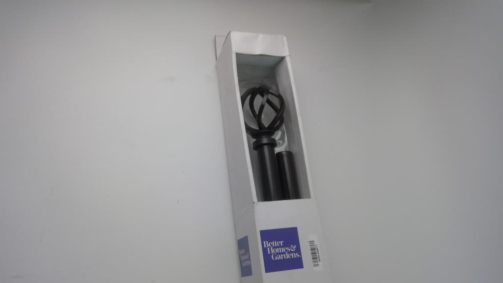 Better Homes & Gardens, Drapery Rod Property Room