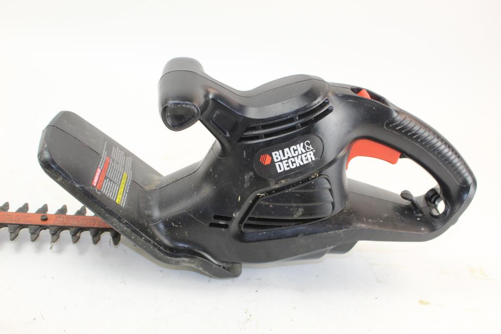 Black & Decker TR016 2.6Amp 16" Electric Edge Trimmer Property Room