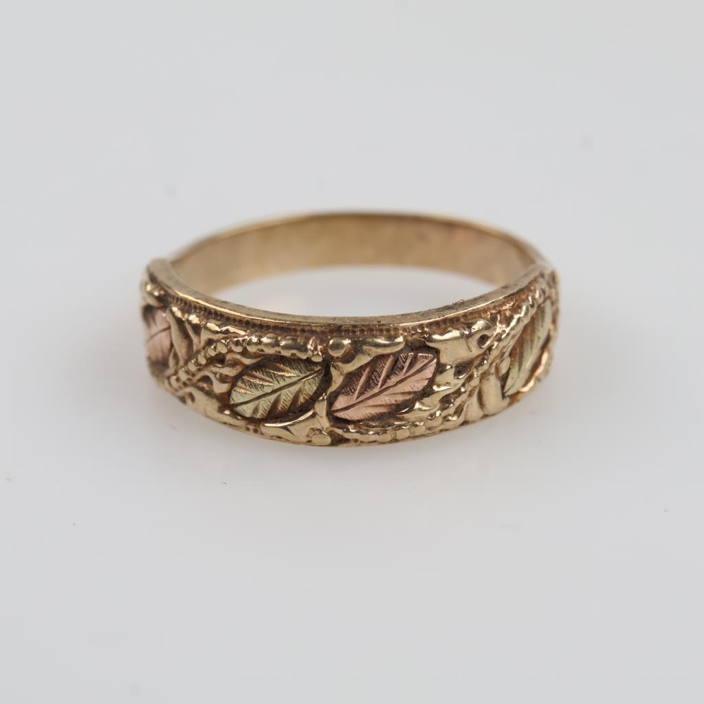 Black Hills Gold 10kt Tri-Color Gold Ring