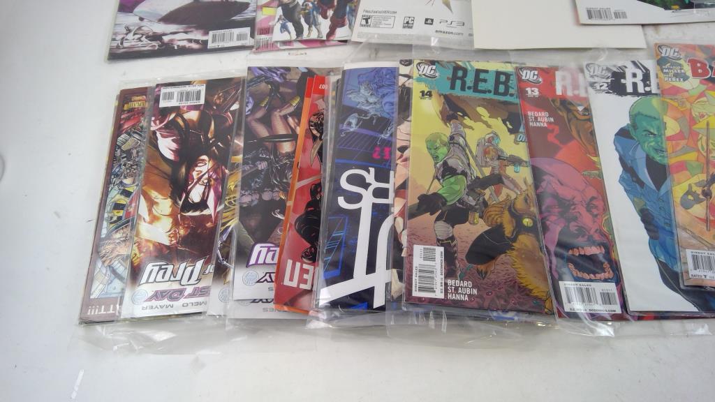 Bulk Comics 10+ Pieces | Property Room