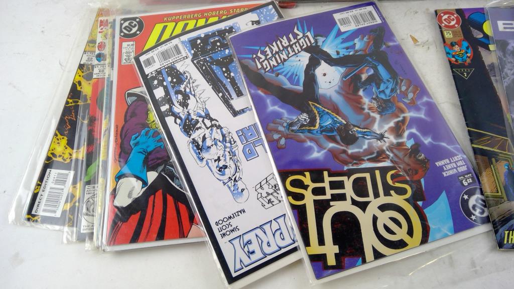 Bulk Comics 10+ Pieces | Property Room