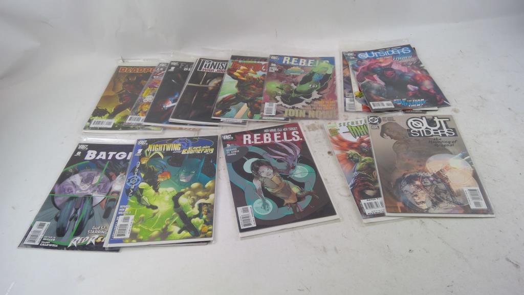 Bulk Comics 10+ Pieces | Property Room