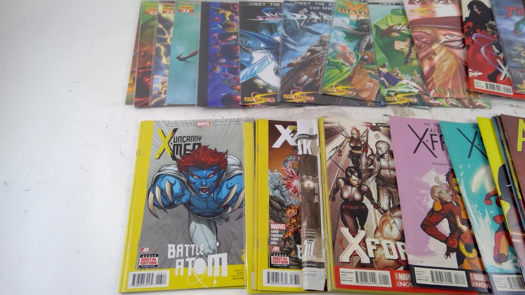 Bulk Comics 10+ Pieces | Property Room