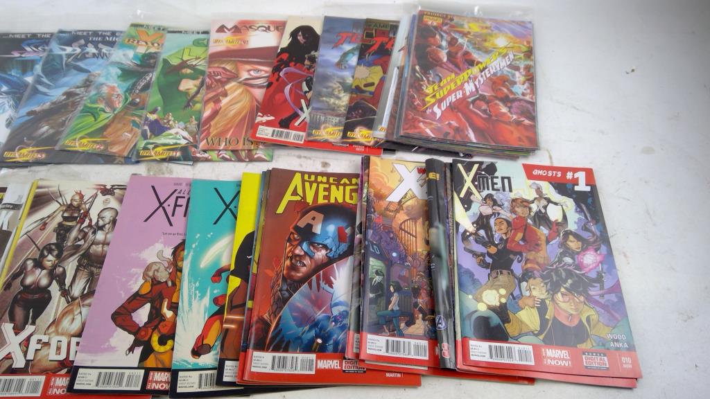 Bulk Comics 10+ Pieces | Property Room