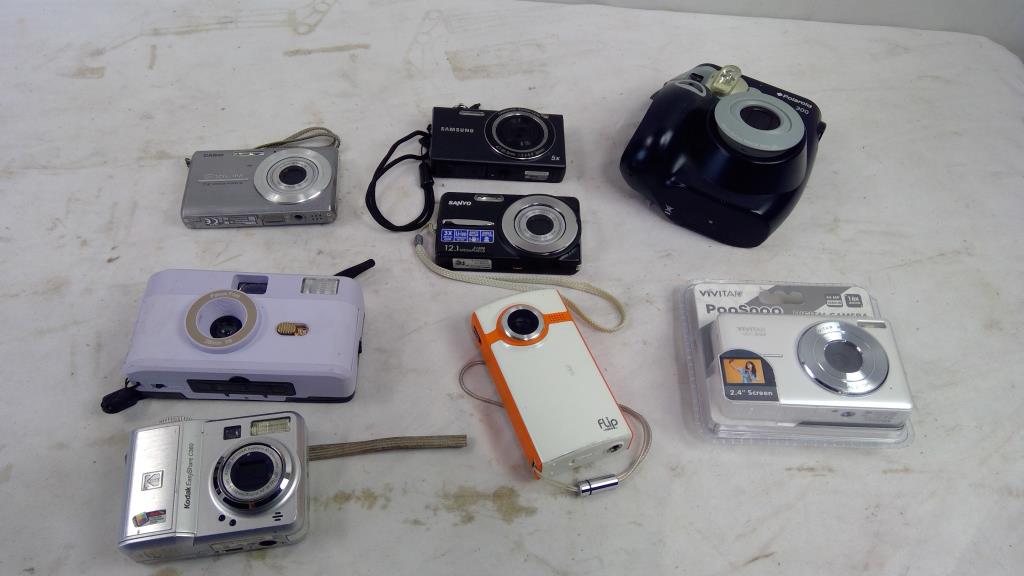 Bulk Lot Cameras, 8 Pieces