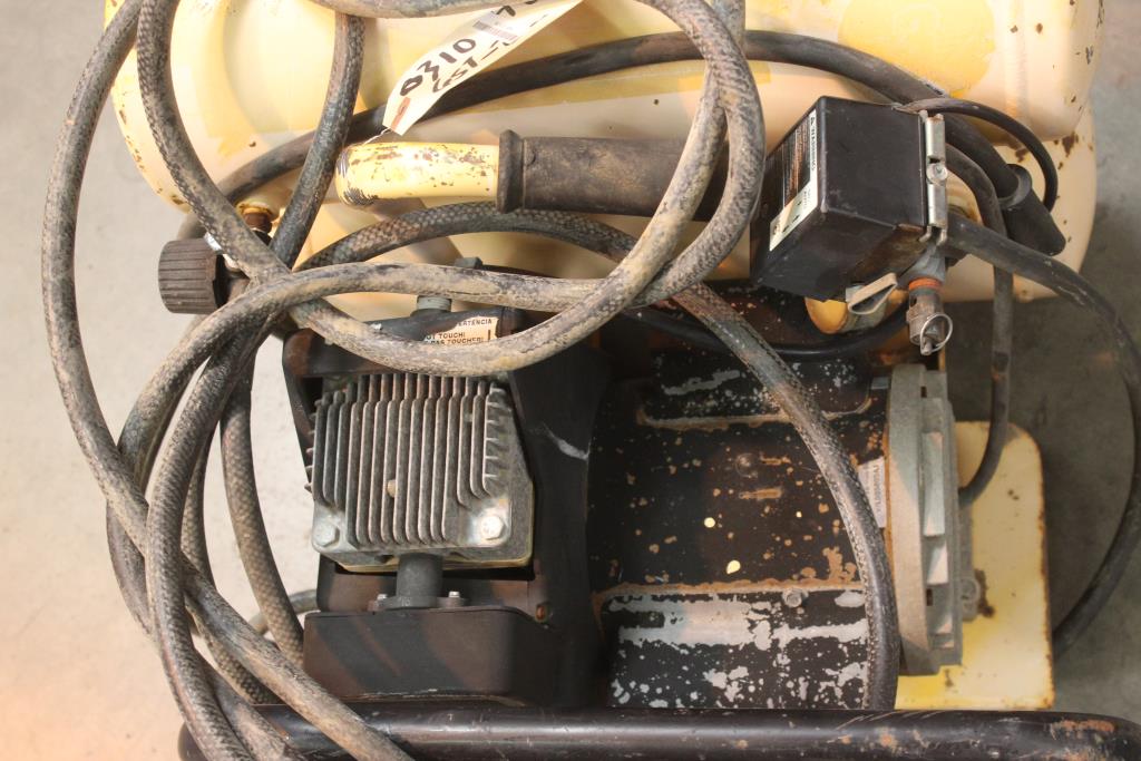 Campbell Hausfeld Air Compressor With Hose WL505805AJ Property Room