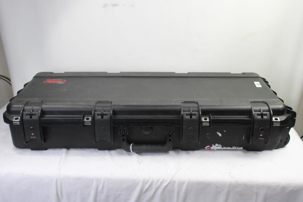 Carre Size L,  Oversized Clothing  6 Pieces And Hard Case