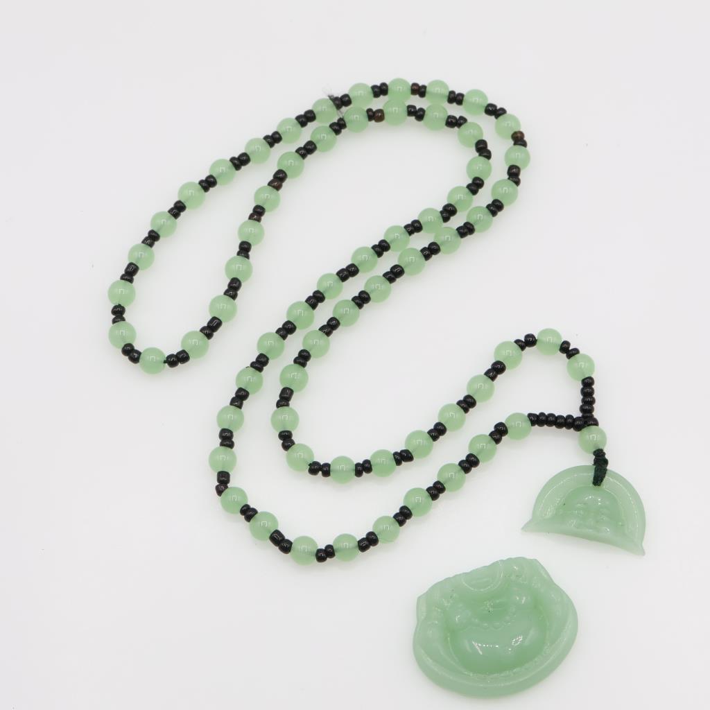 Carved Green And Black Beaded Necklace