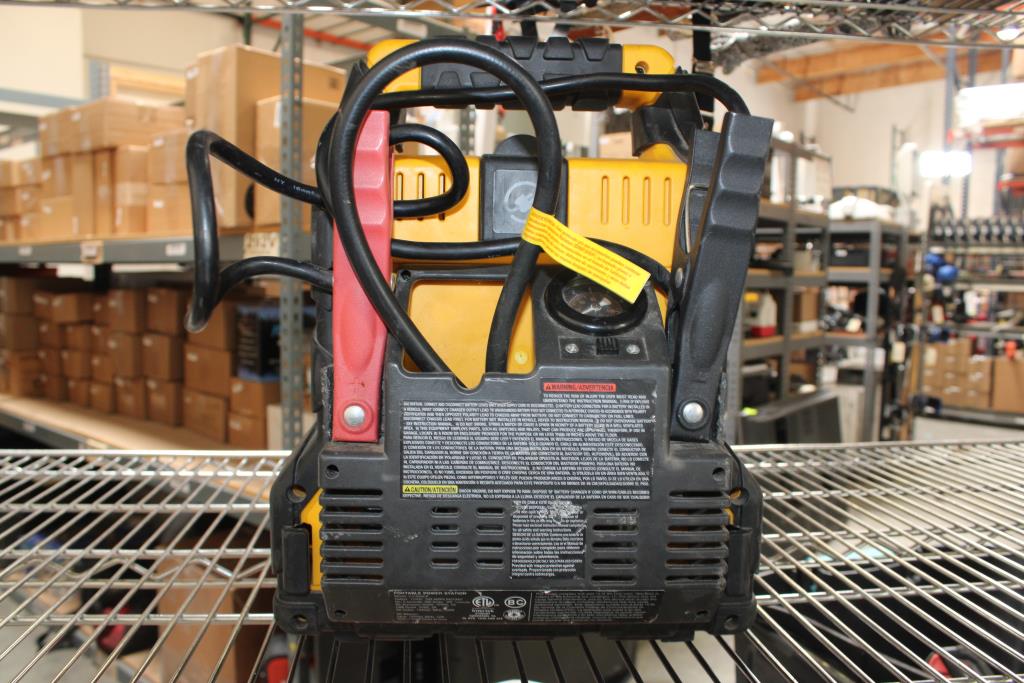 Cat 1000 Peak Battery Amp Jump Starter CJ1000CP Property Room