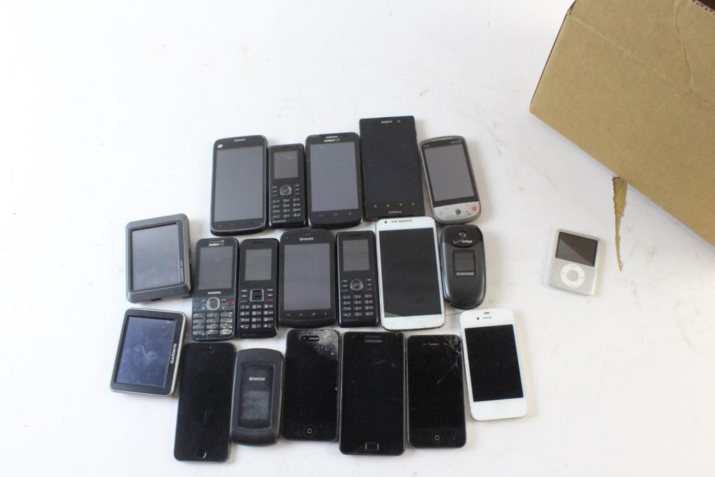Cell Phone Lot, 17 Pieces, Sold For Parts And More Property Room