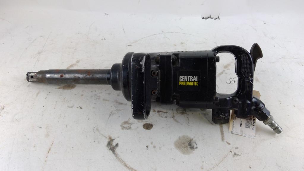 Central Pneumatic Pinless Impact Wrench