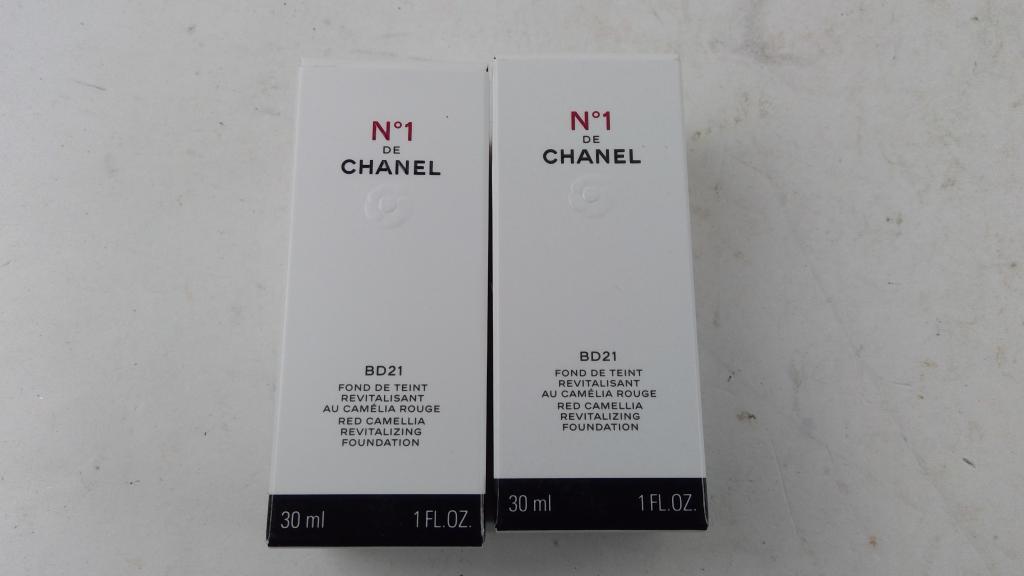 Chanel No1 Red Camellia Revitalizing Foundation, 2 Pieces, New