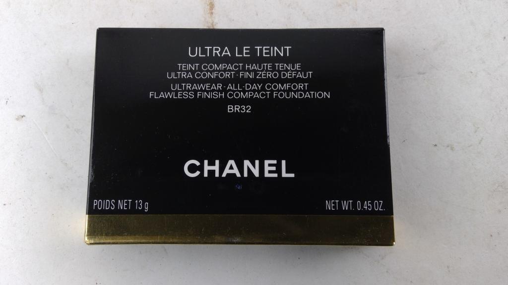 Chanel Ultrawear Compact Foundation, New | Property Room
