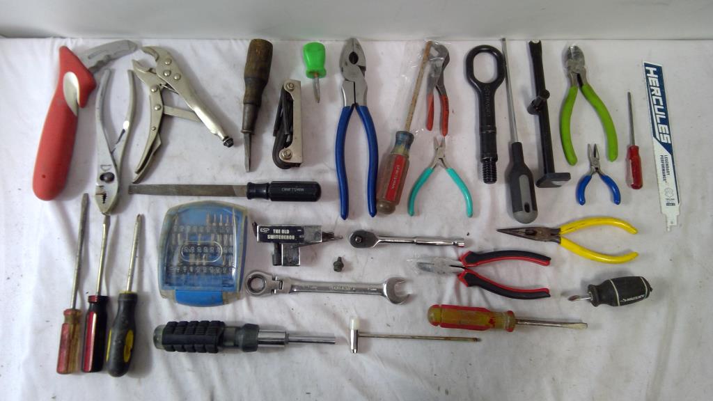 Craftsman Screwdriver, Husky Key Wrench, And More, 26+ Pieces Property Room