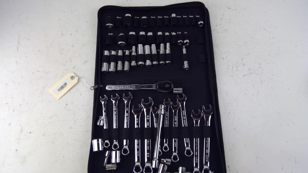 Craftsman wrench and socket set property room