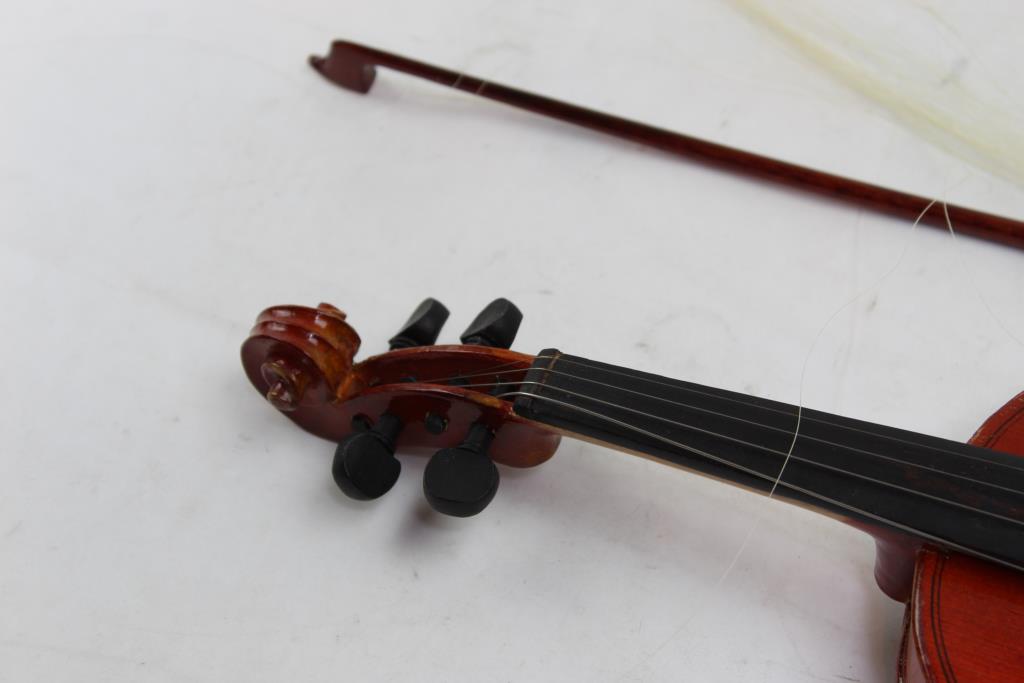 Cremona Fecit Anno Domini 19 Violin With Bow And Case Property Room