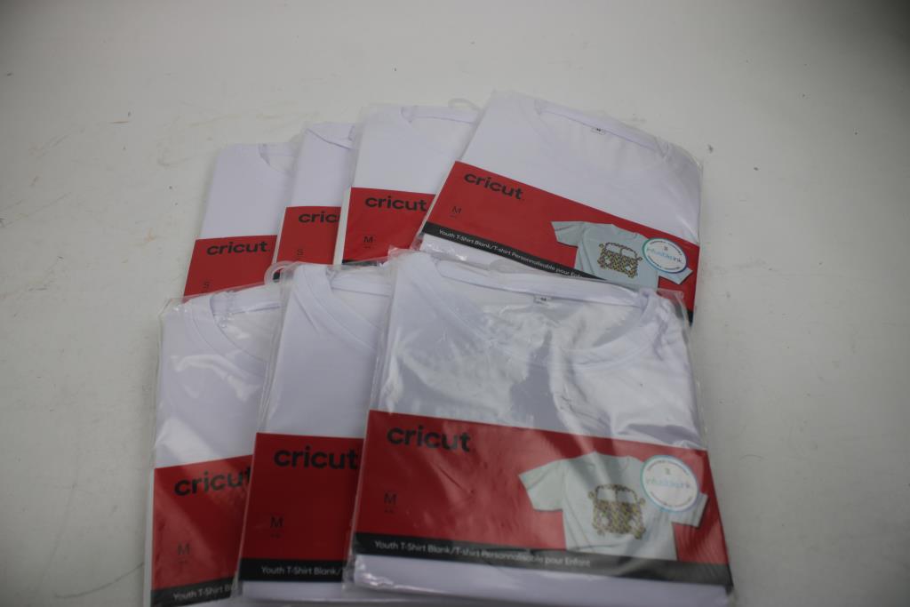 Cricut Youth Blank White Youth Tees, Sizes M, S, 7 Pieces