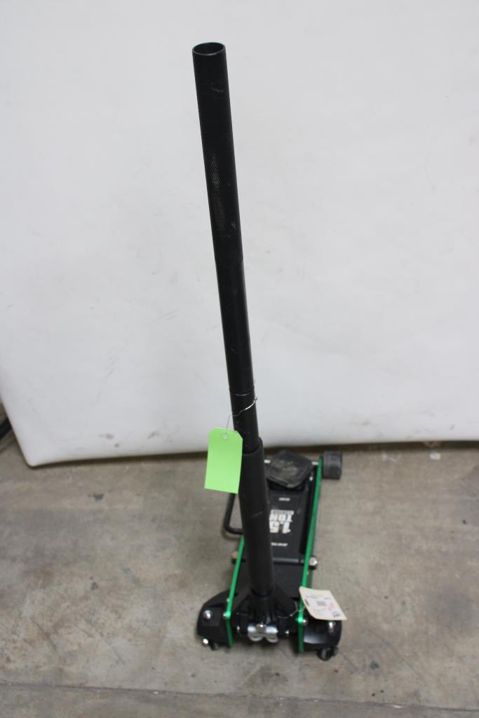 Daytona 1.5 Ton Floor Jack Property Room