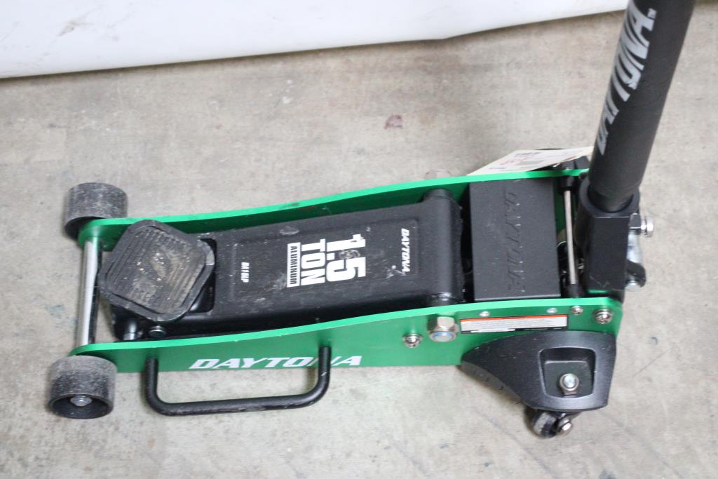 Daytona 1.5 Ton Floor Jack Property Room