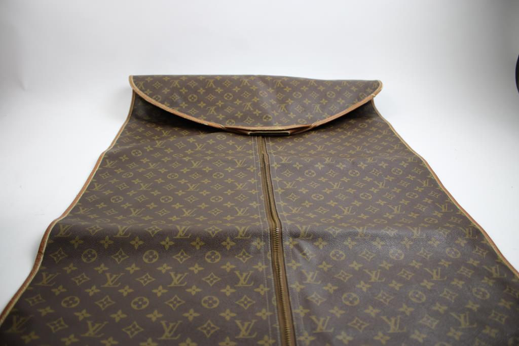 Designer Louis Vuitton Garment Bag - Doublechecked By Entrupy