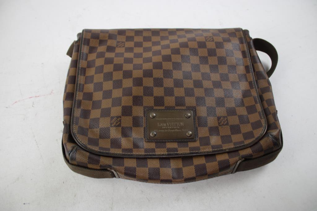 Designer Louis Vuitton Messenger Bag - Doublechecked By Entrupy