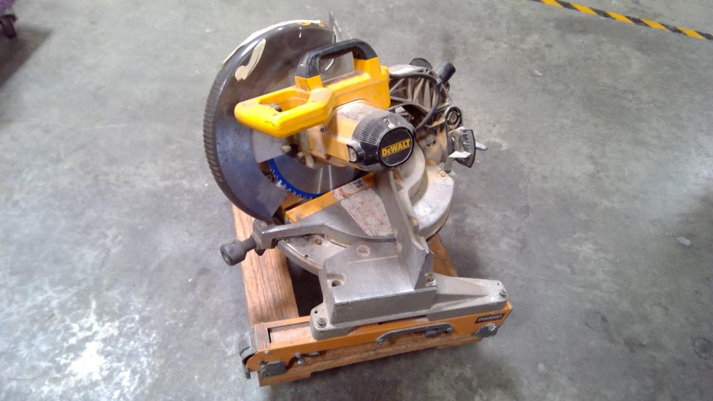 Dewalt 12" Compound Miter Saw