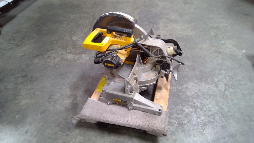 Dewalt 12" Compound Miter Saw