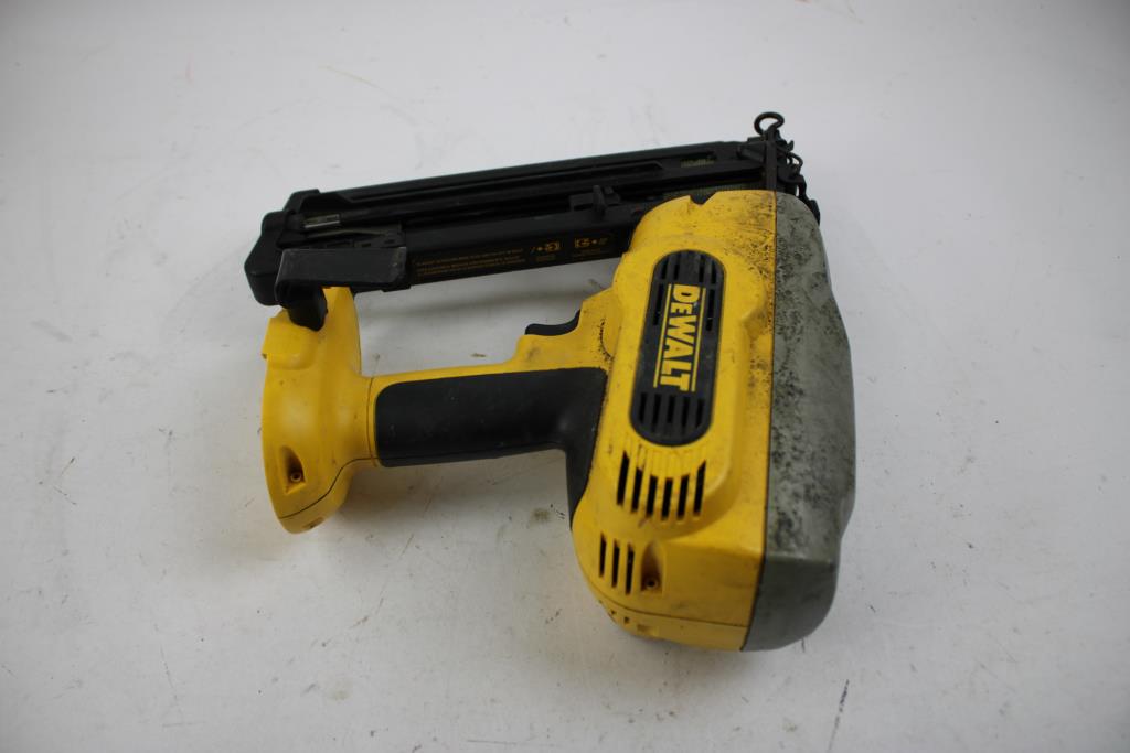 Dewalt 16-Gauge Angled Finish Nailer