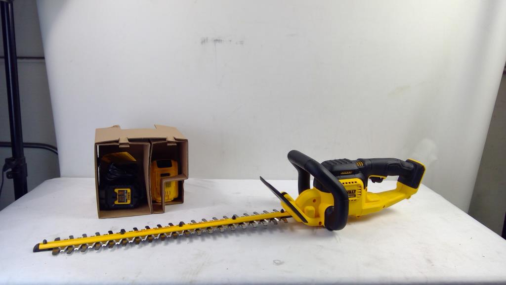 Dewalt 22" 20V Hedge Trimmer