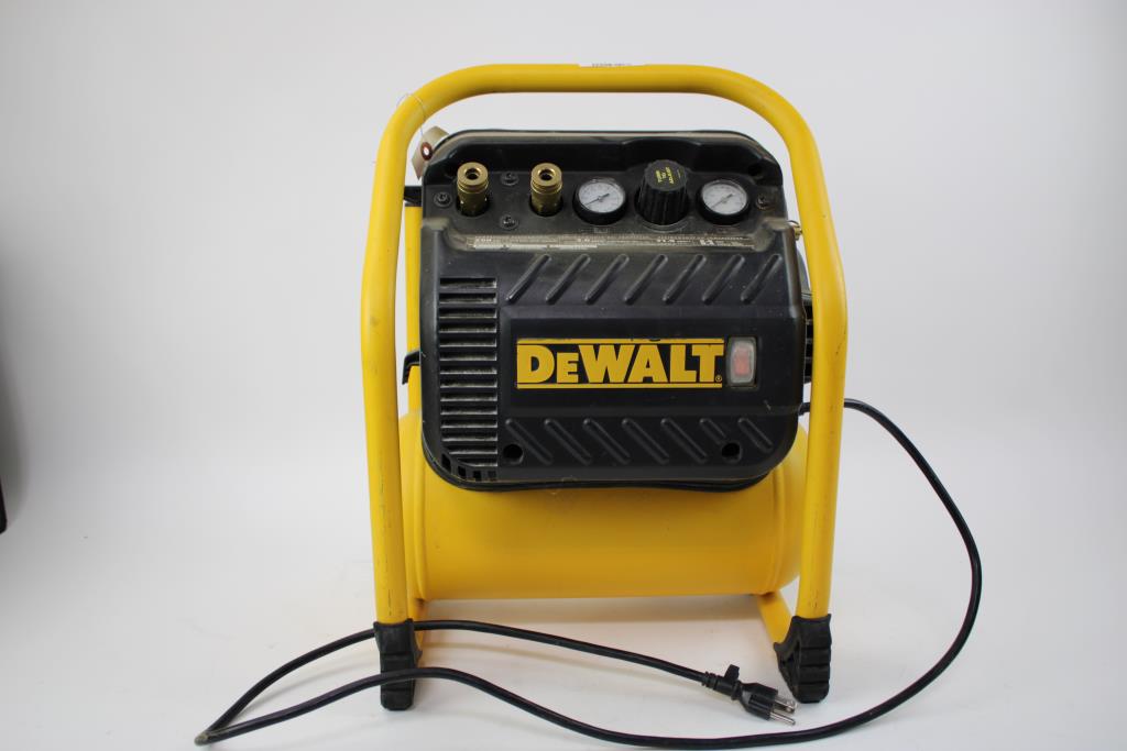 Dewalt 2.5 Gallon Portable Electric Heavy Duty 200 PSI Quiet Air Compressor