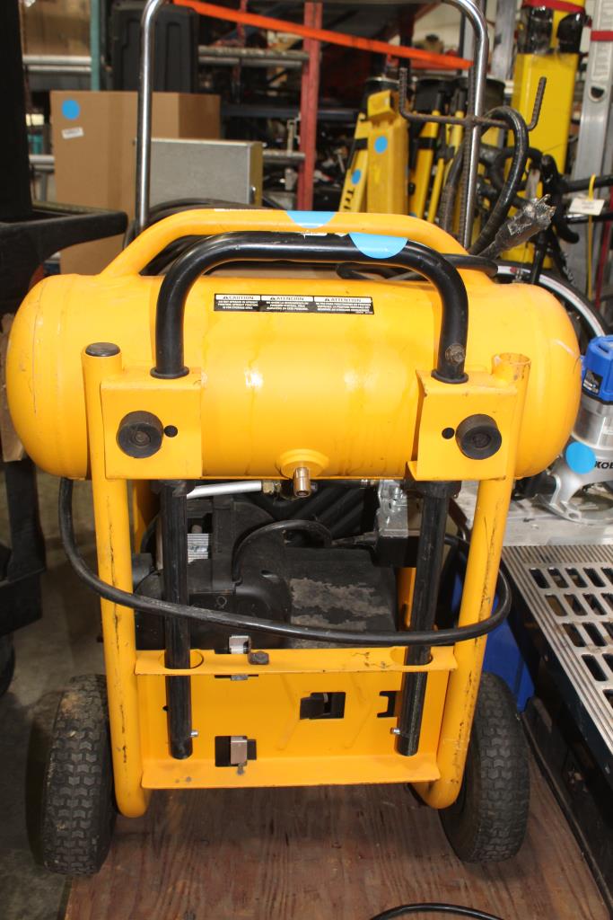 Dewalt 4.5 Gal Portable Electric Air Compressor 200 PSI Property Room