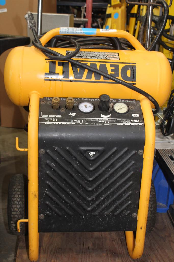 Dewalt 4.5 Gal Portable Electric Air Compressor 200 PSI Property Room