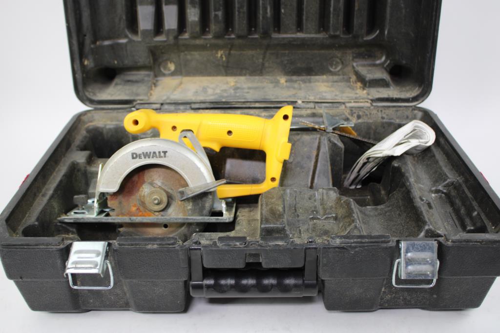Dewalt 5-3/8" Trim Saw In Case