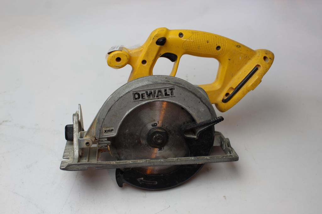 DeWalt 6-1/2" Cordless Circular Saw | Property Room