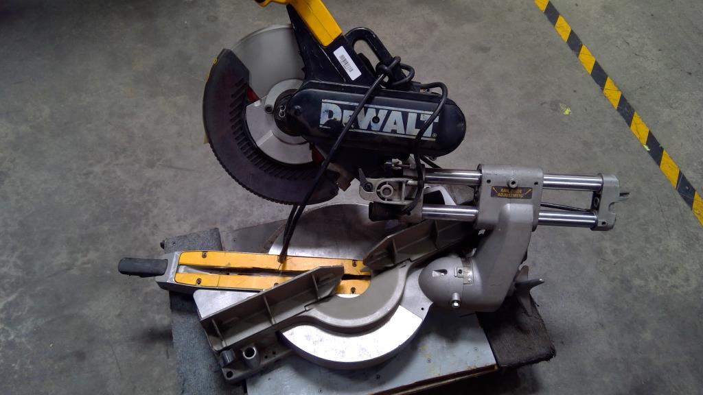 DeWalt Compound Miter Saw