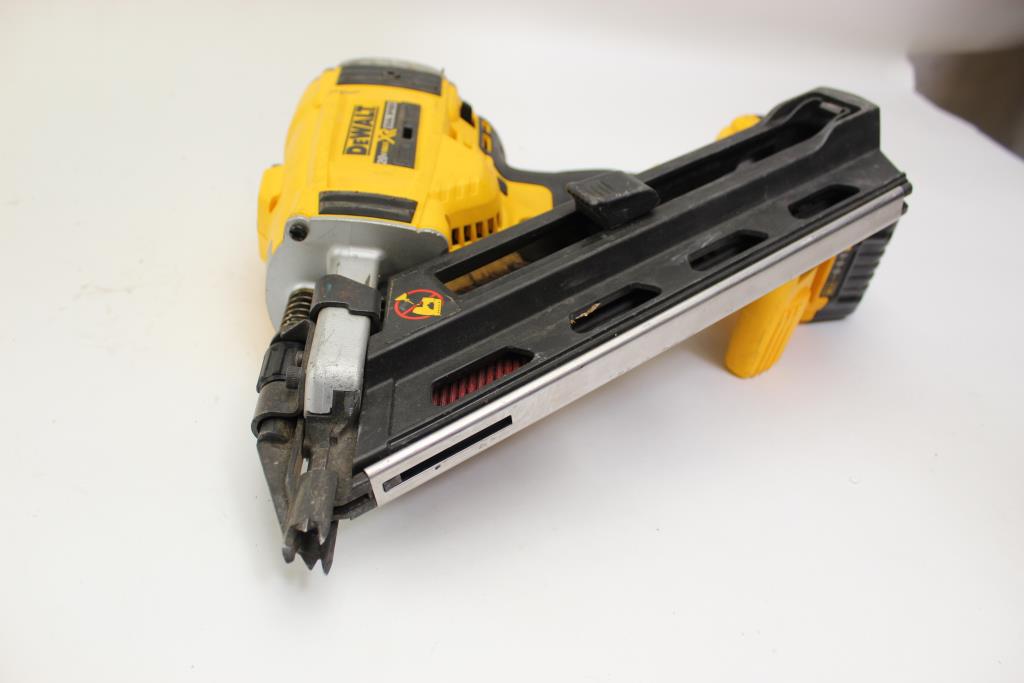 DeWalt DCN692 Cordless Paper Tape Framing Nailer Property Room